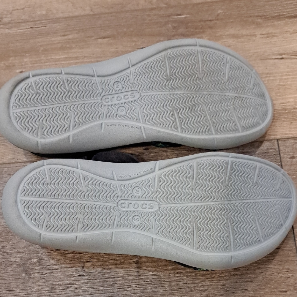 CROCS Women's Navy and Grey Patterned Sandals - Picture 5 of 9